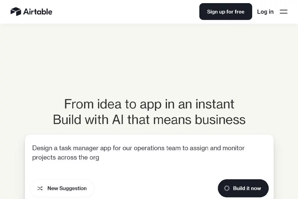 Airtable 中以表格和多种视图组织业务数据的界面示意