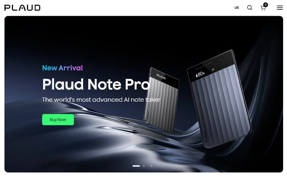 Plaud录音硬件与音频整理应用界面示意图